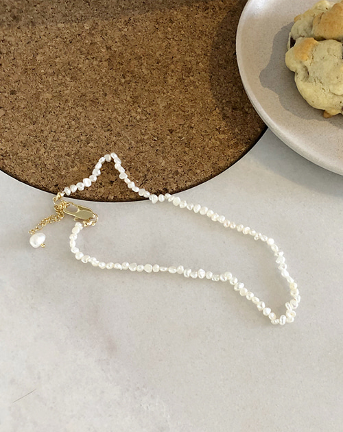 Nina pearl necklace